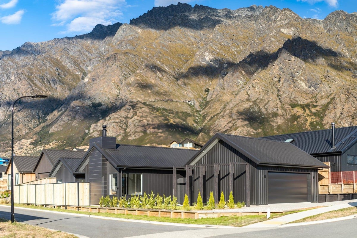 10 Coopworth Road, Jacks Point, Queenstown - Carousel 1