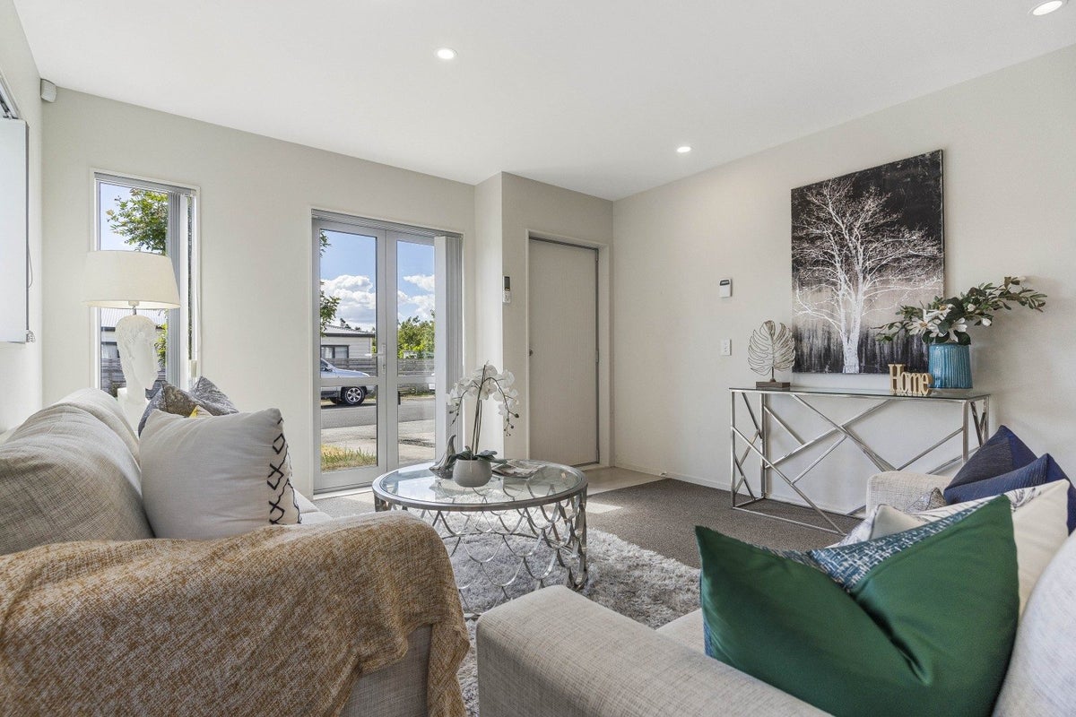 35 Divide Loop, Takanini, Auckland - Carousel 2