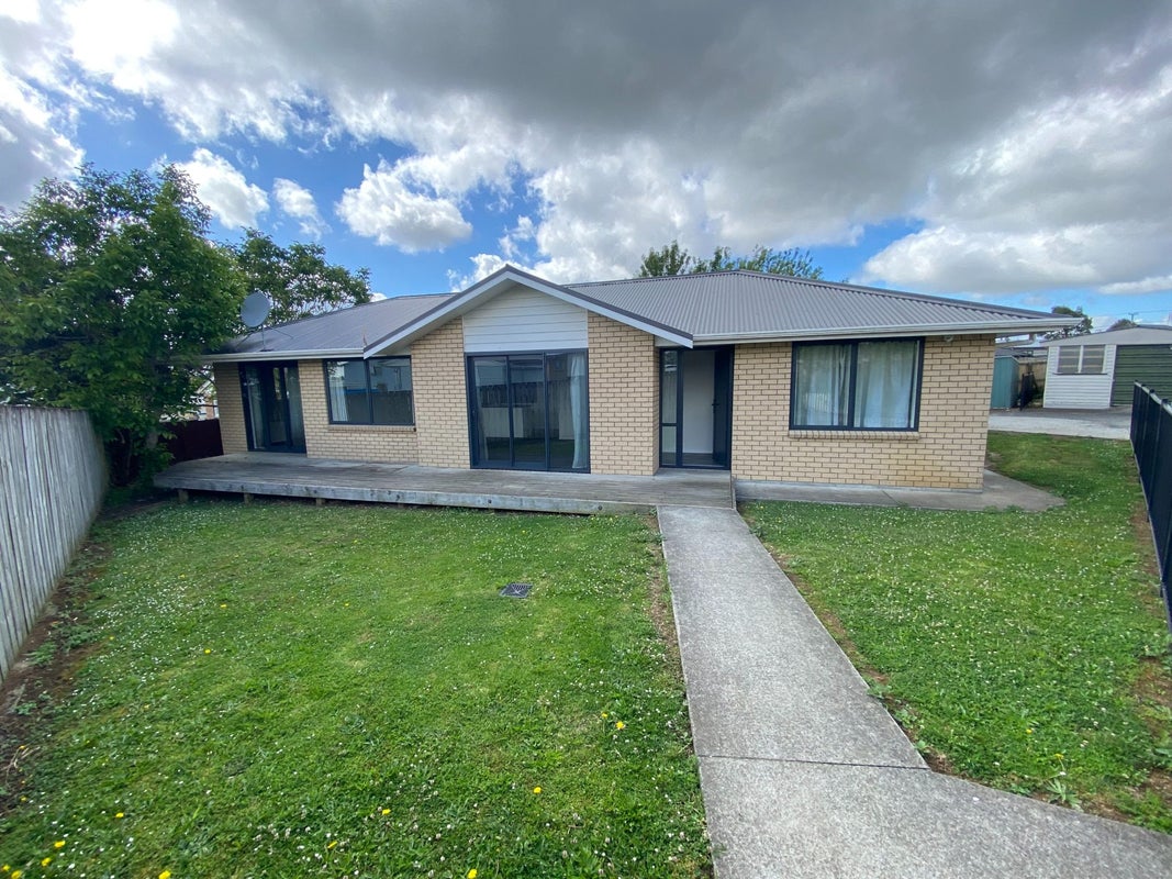 6A Arnhem Place, Pukekohe, Pukekohe - Carousel 1