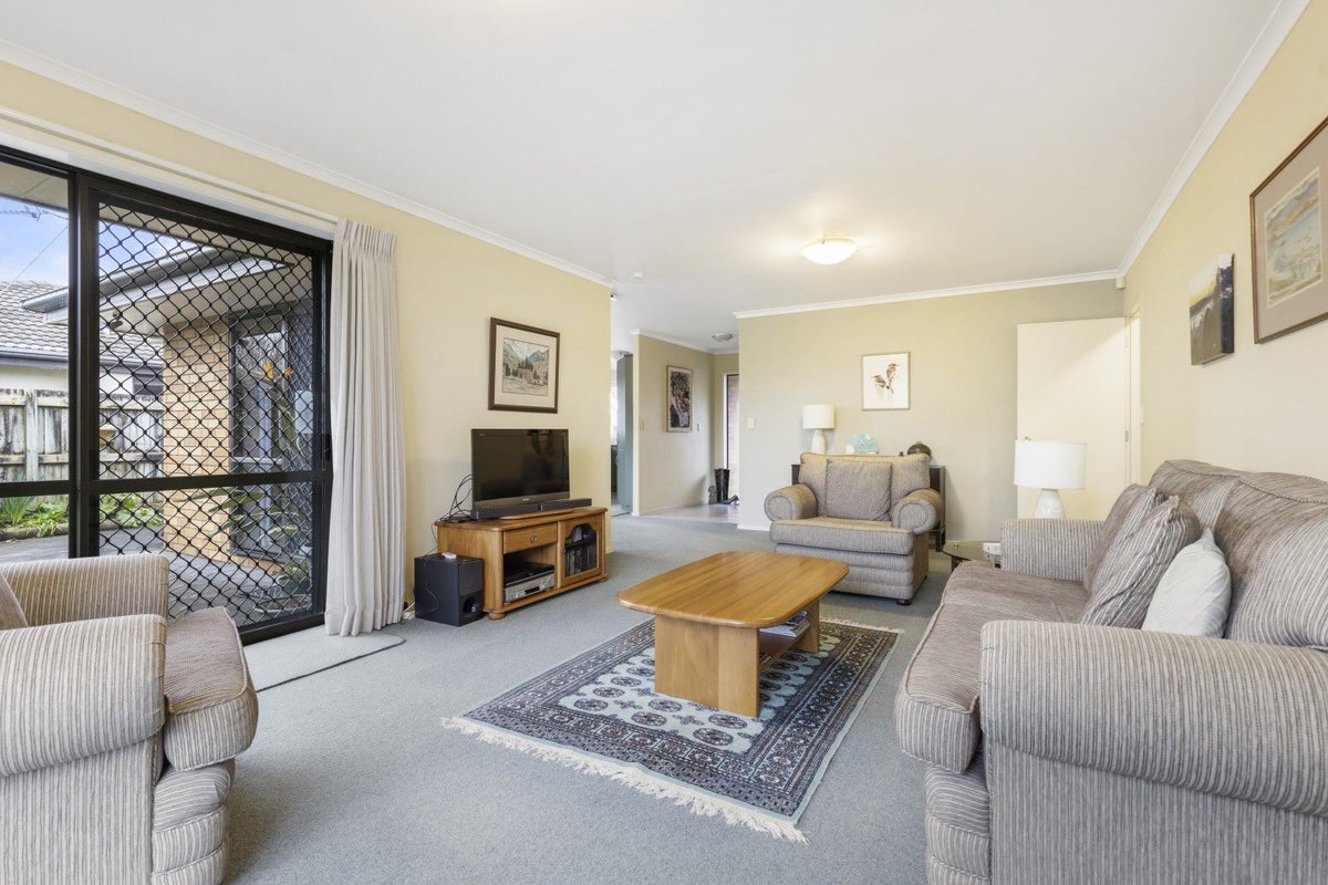 4 Lavenham Place, Rototuna North, Hamilton - Carousel 2