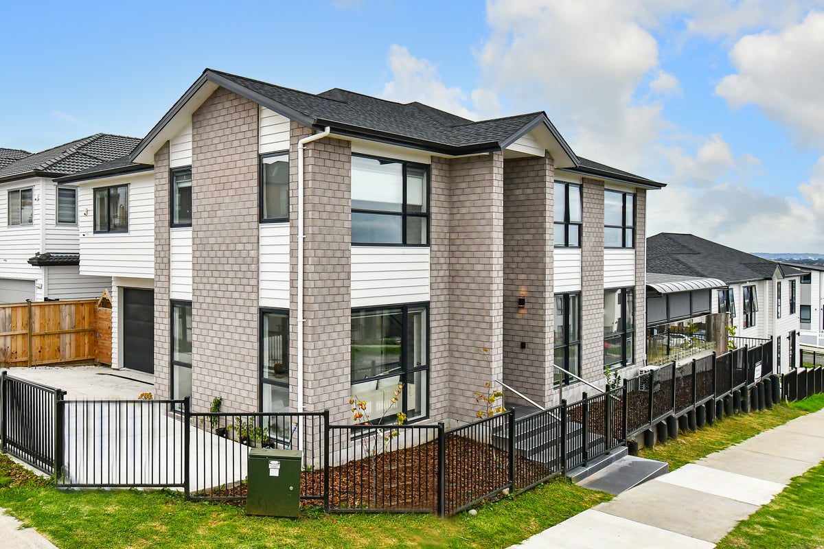 1 Aklander Rise, Flat Bush, Auckland - Carousel 1