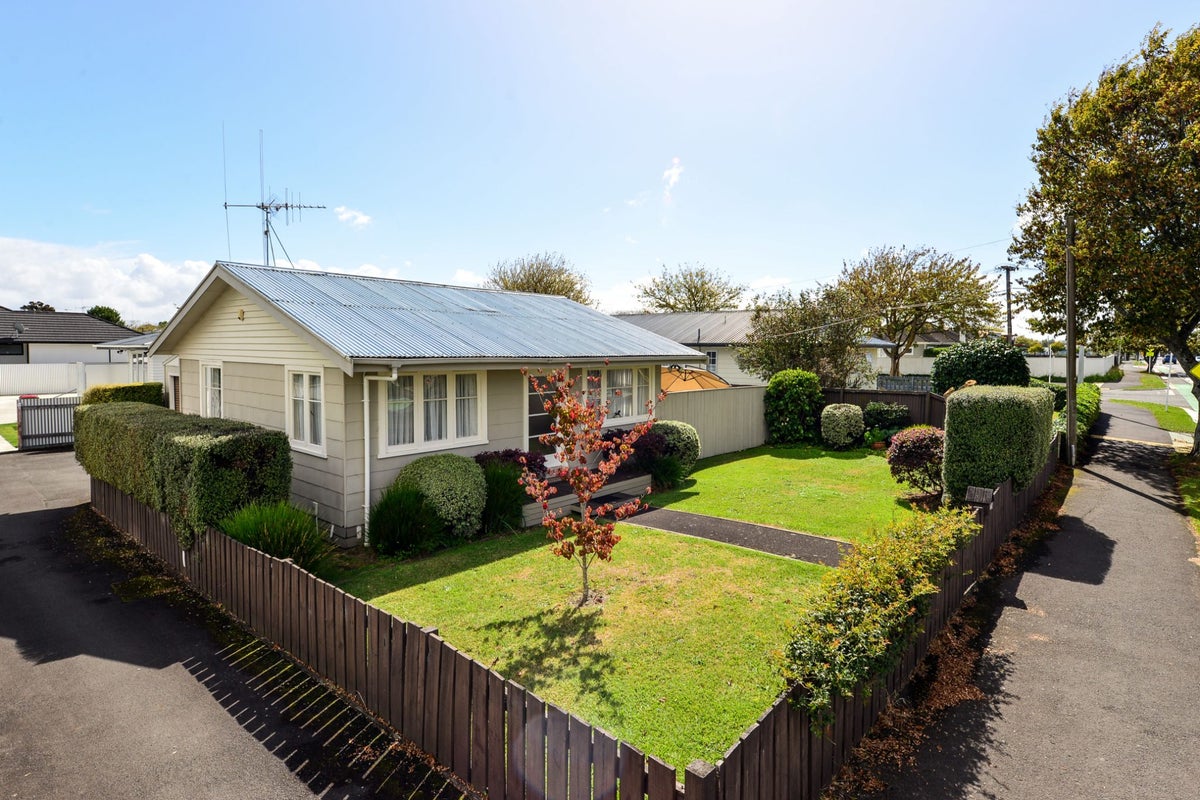 78 Rifle Range Road, Dinsdale, Hamilton - Carousel 1