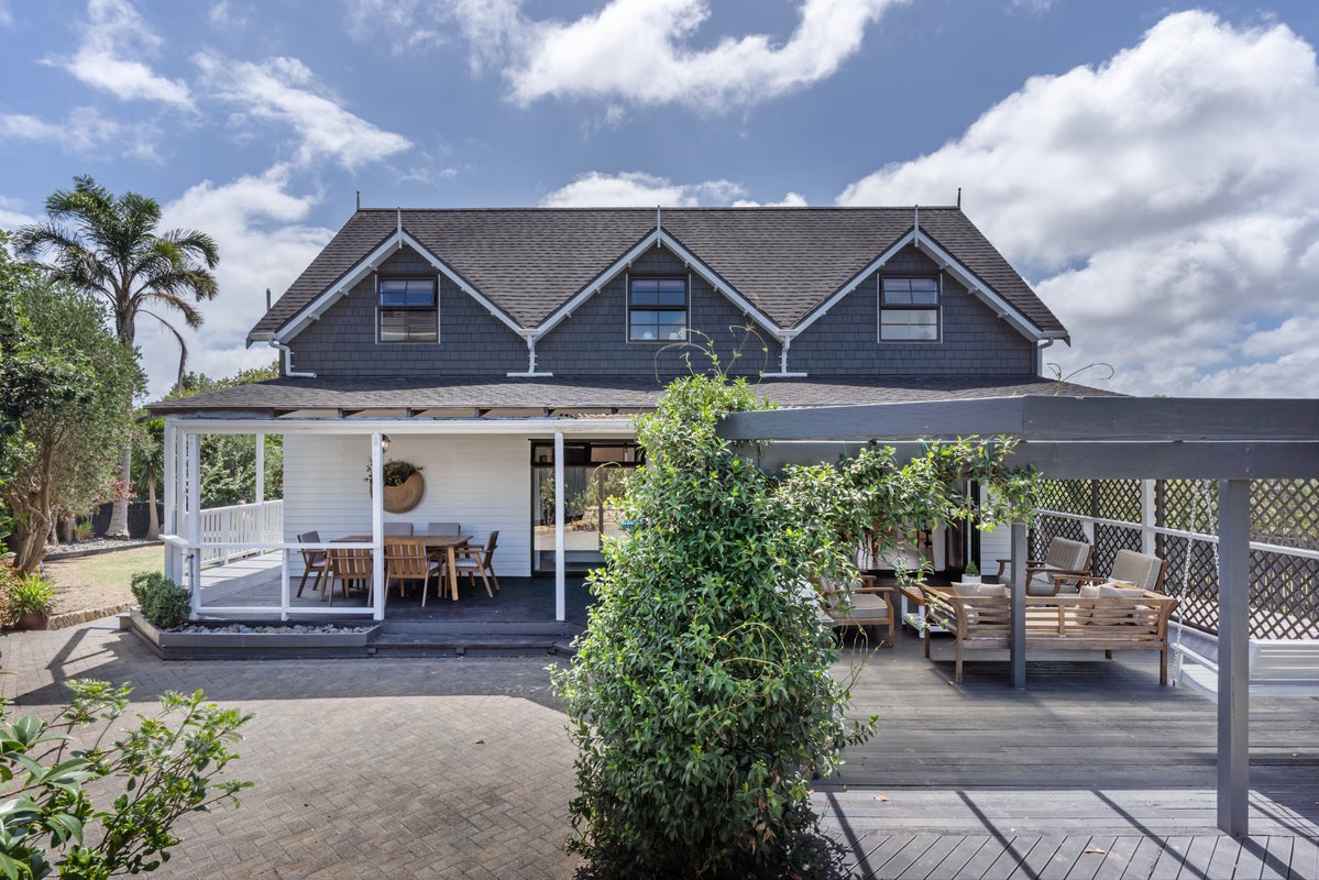 10 Taupo Street, Green Bay, Auckland - Carousel 2