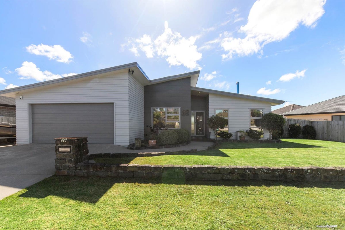 38 Ripple Grove, Waiuku, Waiuku - Carousel 1