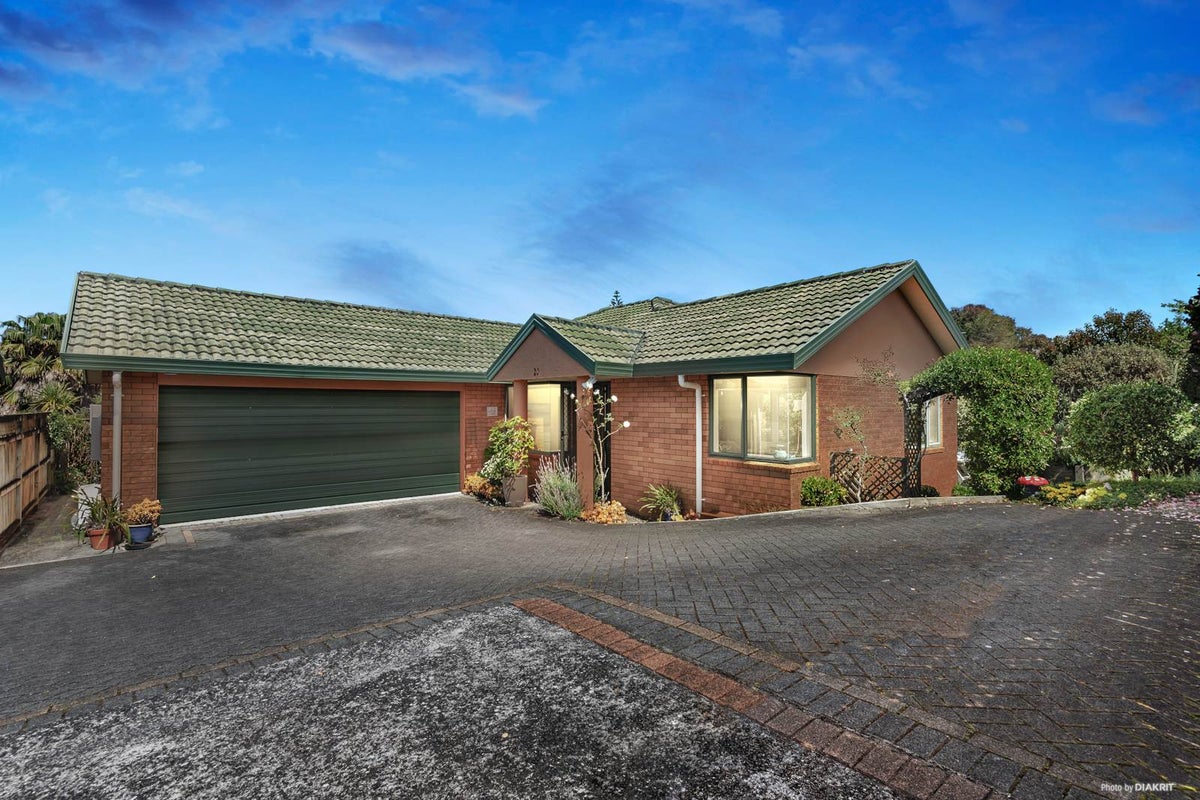 20 Copplestone Place, New Lynn, Auckland - Carousel 1