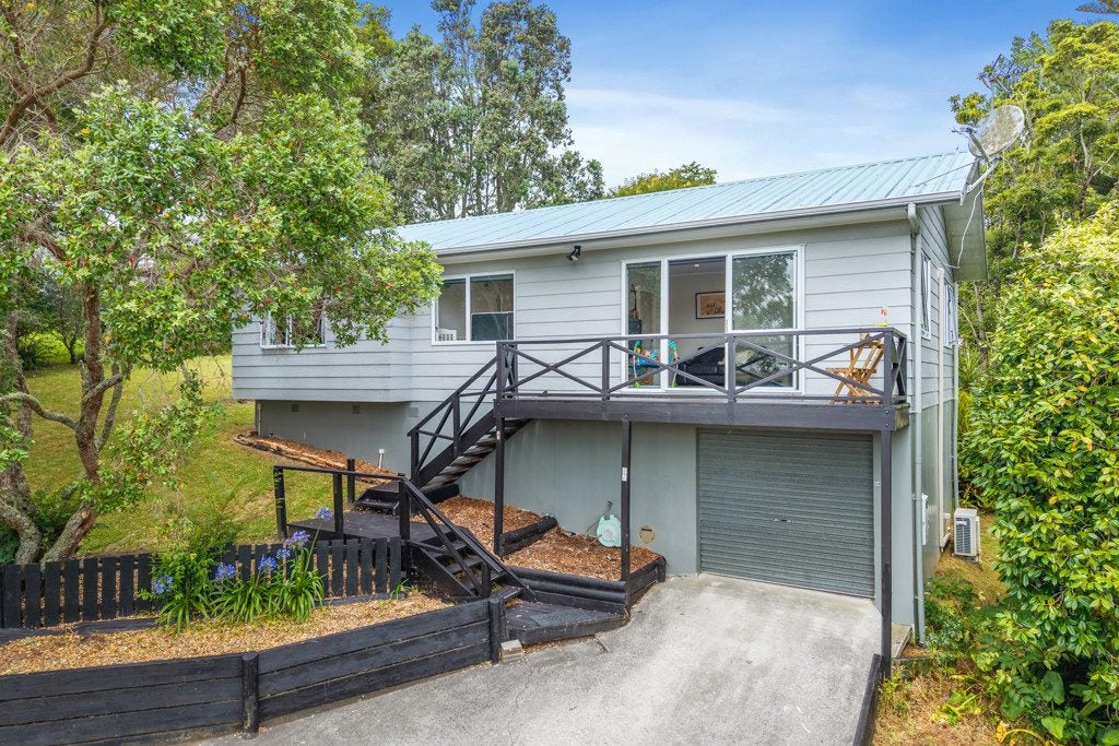 34 Sungrove Rise, Sunnyvale, Auckland - Carousel 2
