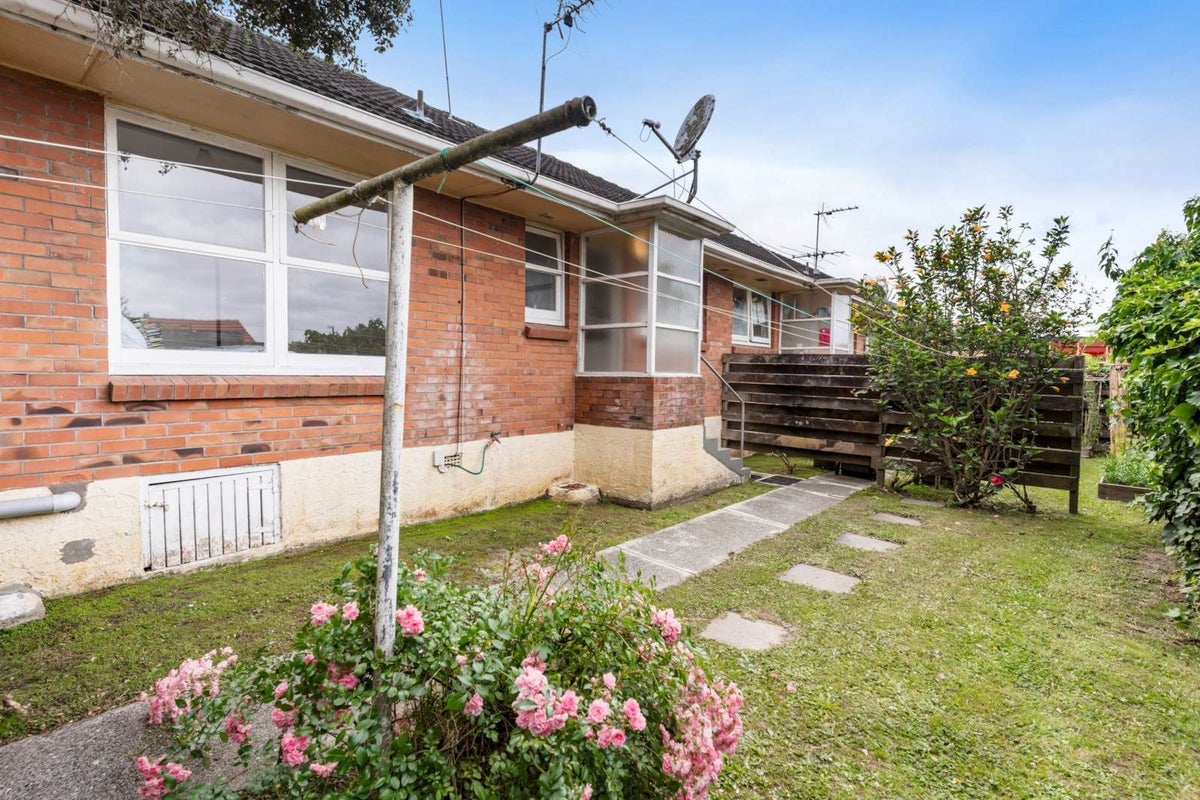 2/34 Lake Pupuke Drive, Takapuna, Auckland - Carousel 2