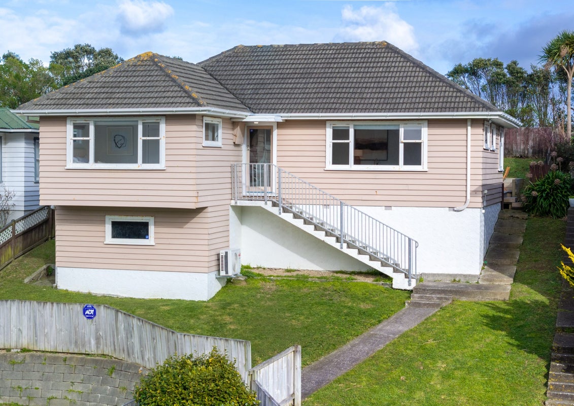 95 Kenmore Street, Newlands, Wellington - Carousel 1