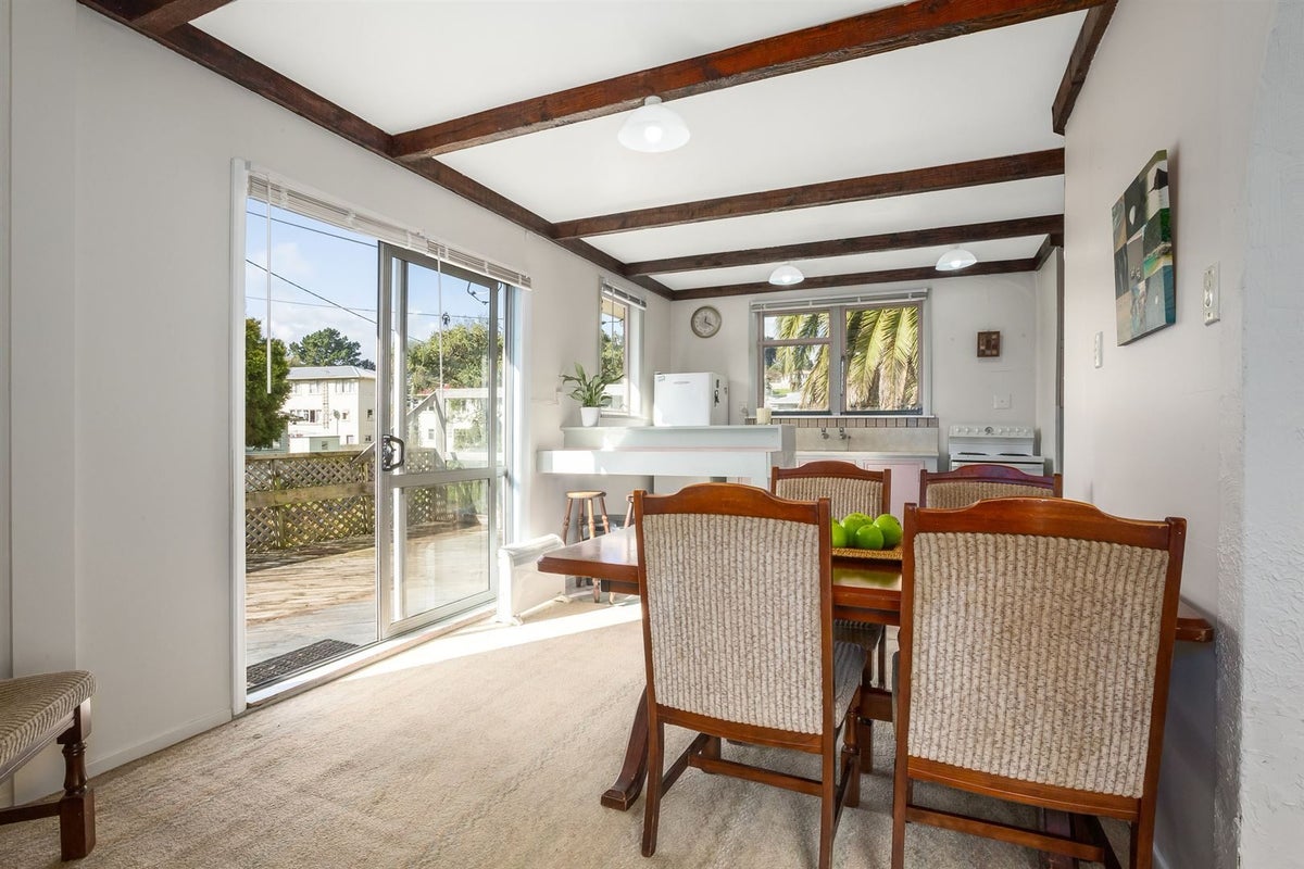 23 Cornwall Crescent, Cannons Creek, Porirua - Carousel 1