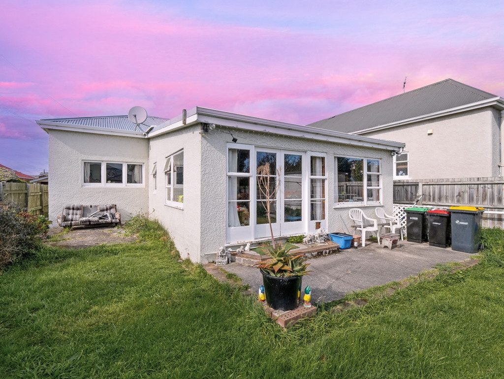 42 Hargest Crescent, Saint Kilda, Dunedin - Carousel 1
