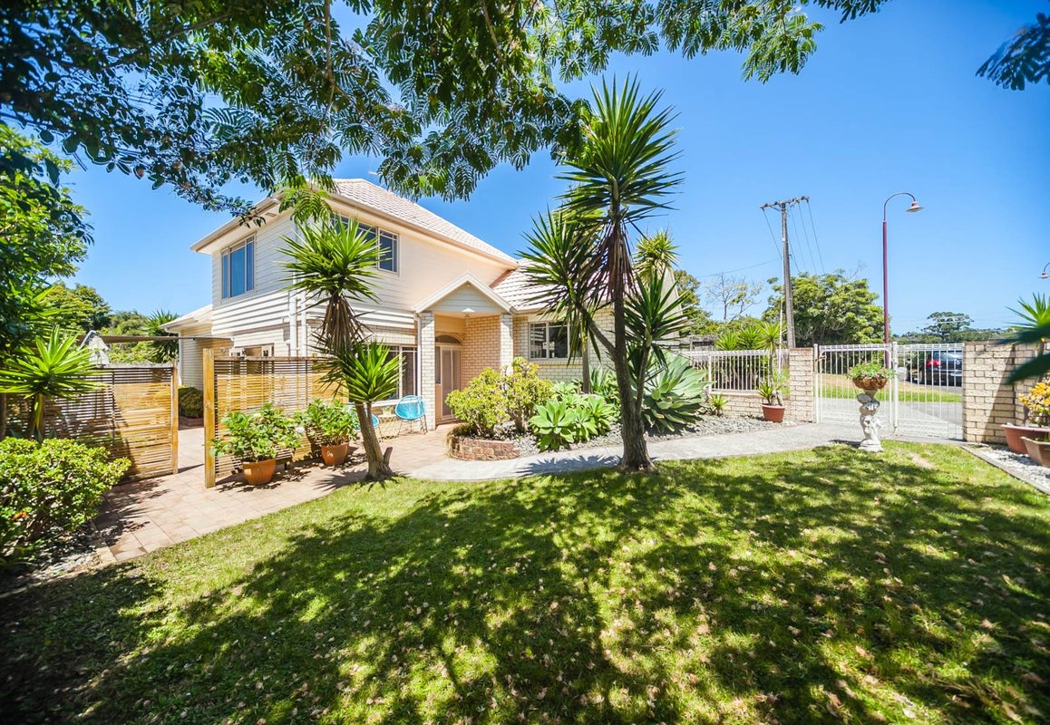 3 Zefiro Drive, Massey, Auckland - Carousel 1