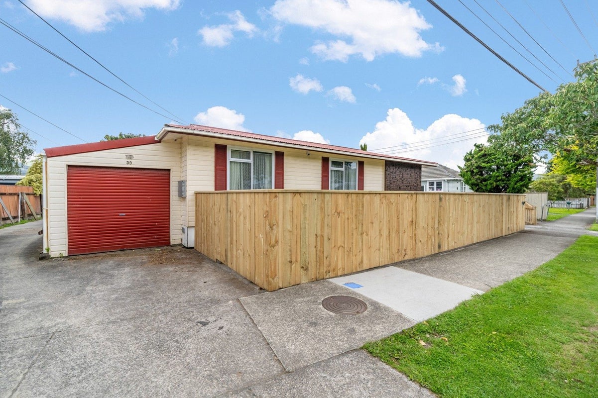 39 Naenae Road, Naenae, Lower Hutt - Carousel 21