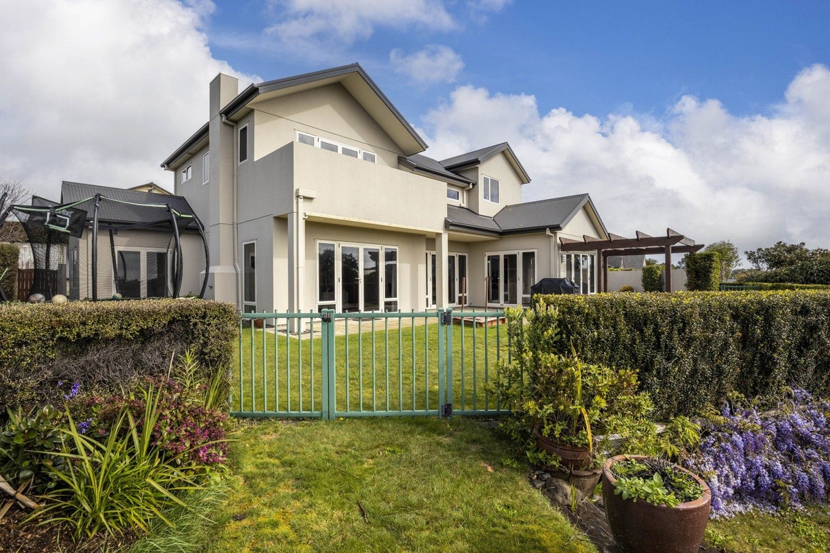 10 Sampson Avenue, Waiwhakaiho, New Plymouth - Carousel 1
