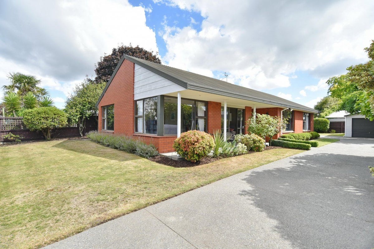 15 Connemara Drive, Northwood, Christchurch - Carousel 2