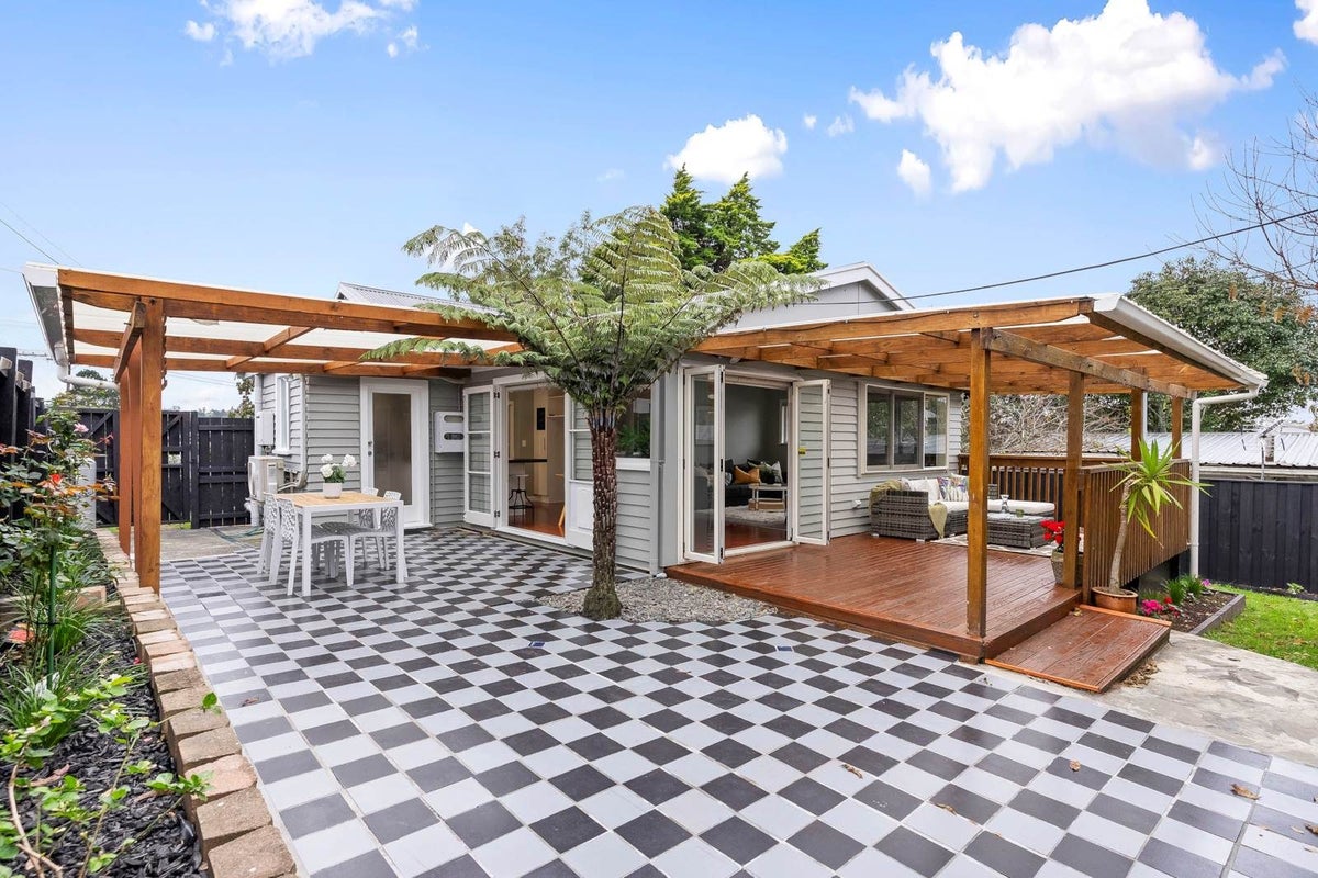 109 Beach Haven Road, Beach Haven, Auckland - Carousel 1