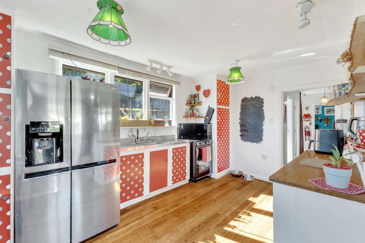46 Parsons Street, Vogeltown, New Plymouth - Carousel 1