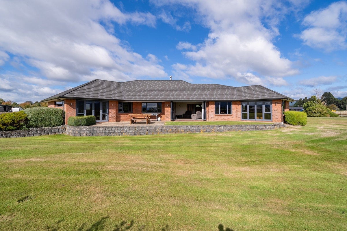24 Oraka Street, Te Anau, Te Anau - Carousel 1