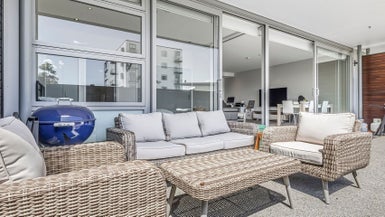 106/14C WEST QUAY, AHURIRI, NAPIER - Carousel 1