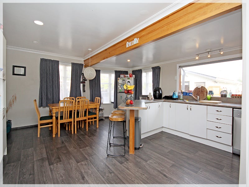 32 Bledisloe Street, Levin, Levin - Carousel 2