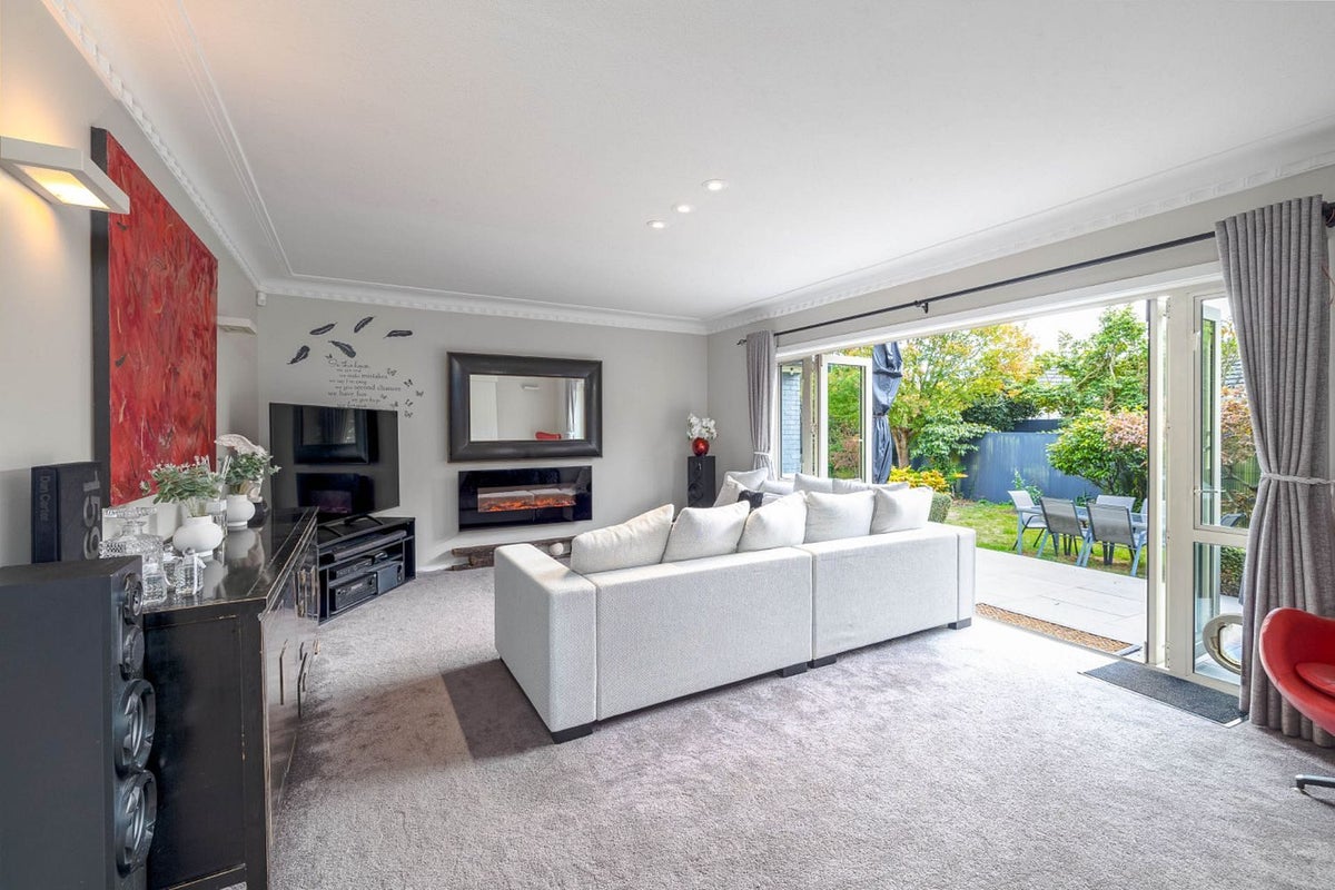 14 Joyce Crescent, Ilam, Christchurch - Carousel 2