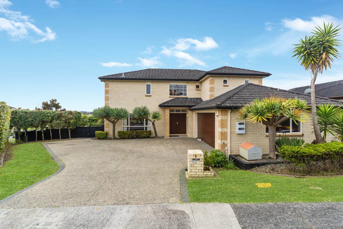 2 Roseborough Place, Flat Bush, Auckland - Carousel 1