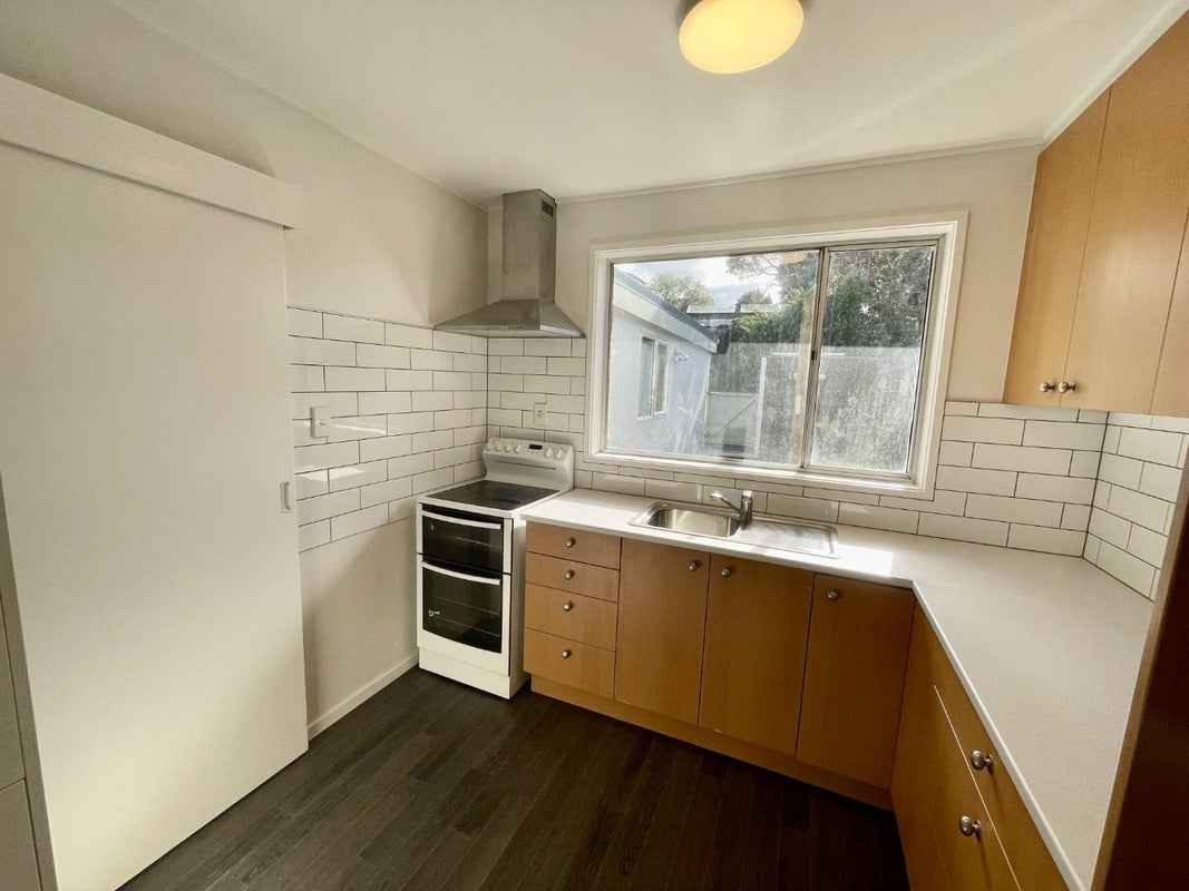 1/7 Rangitane Street, Maupuia, Wellington - Carousel 2