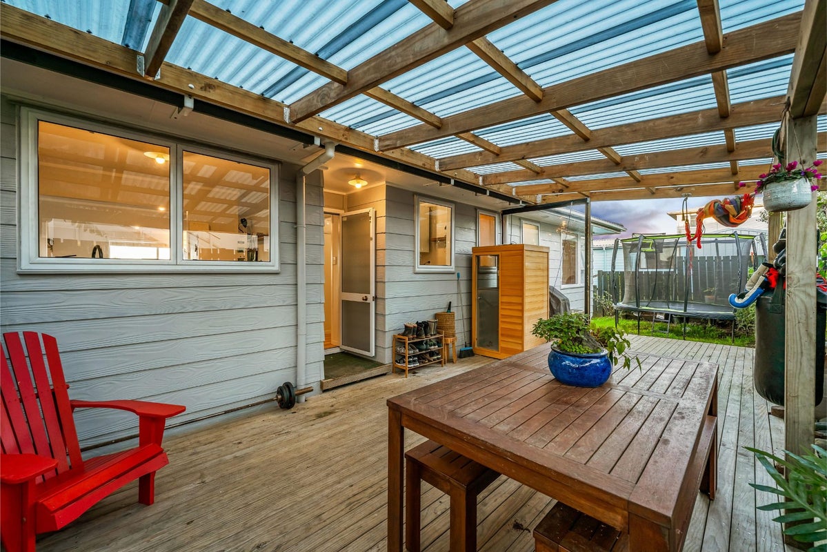 1/30 Elizabeth Drive, West Harbour, Auckland - Carousel 2