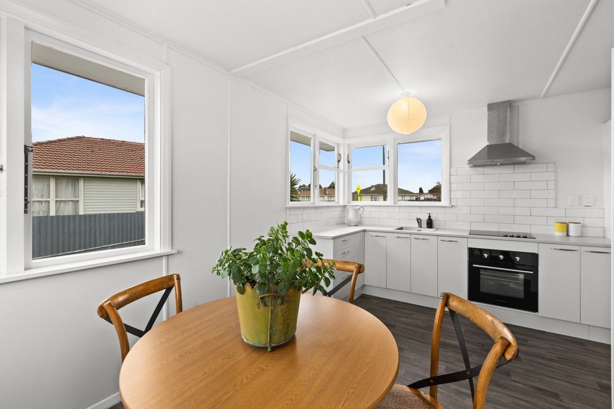16 Peterhead Avenue, Flaxmere, Hastings - Carousel 1