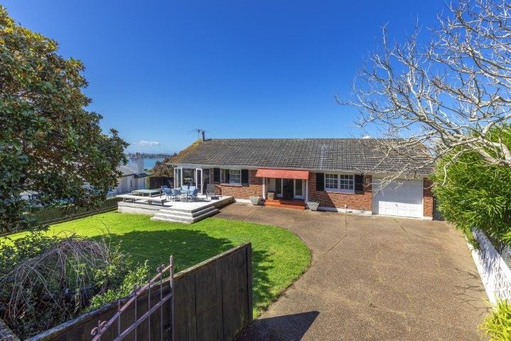 24 Vanessa Crescent, Glendowie, Auckland - Carousel 1