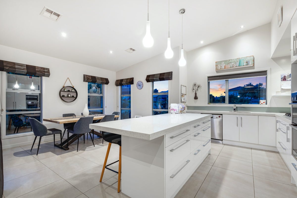 28 Nelson Avenue, Aotea, Porirua - Carousel 39