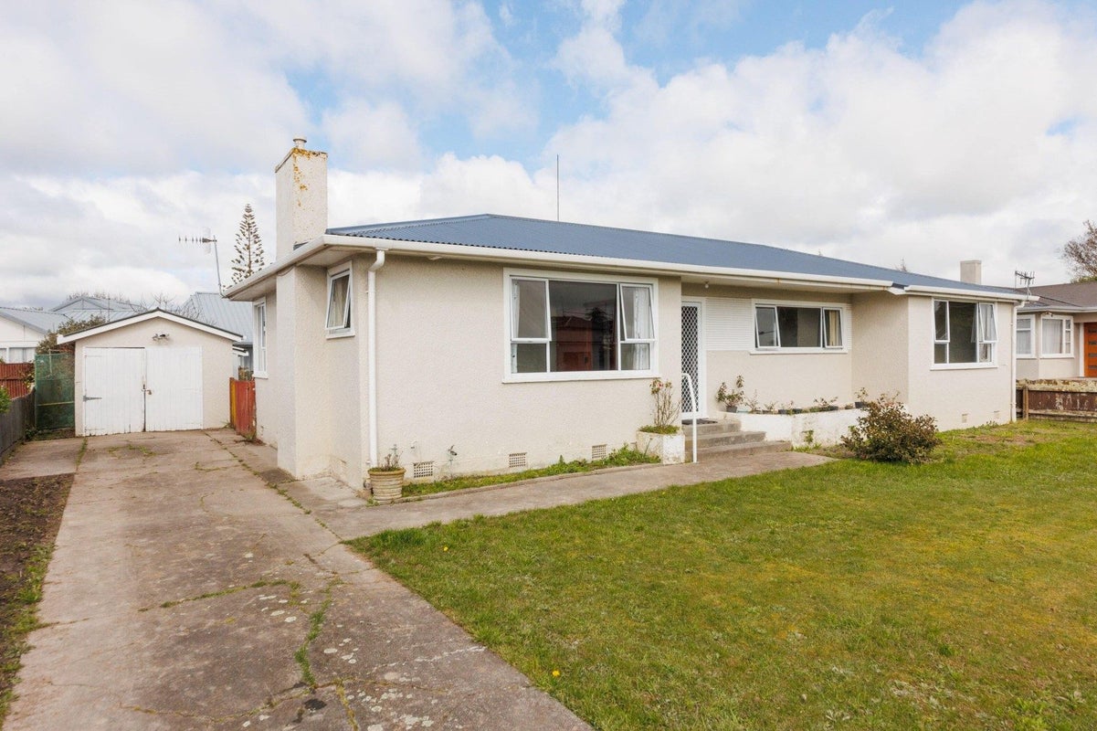 4 Glasgow Street, Takaro, Palmerston North - Carousel 1