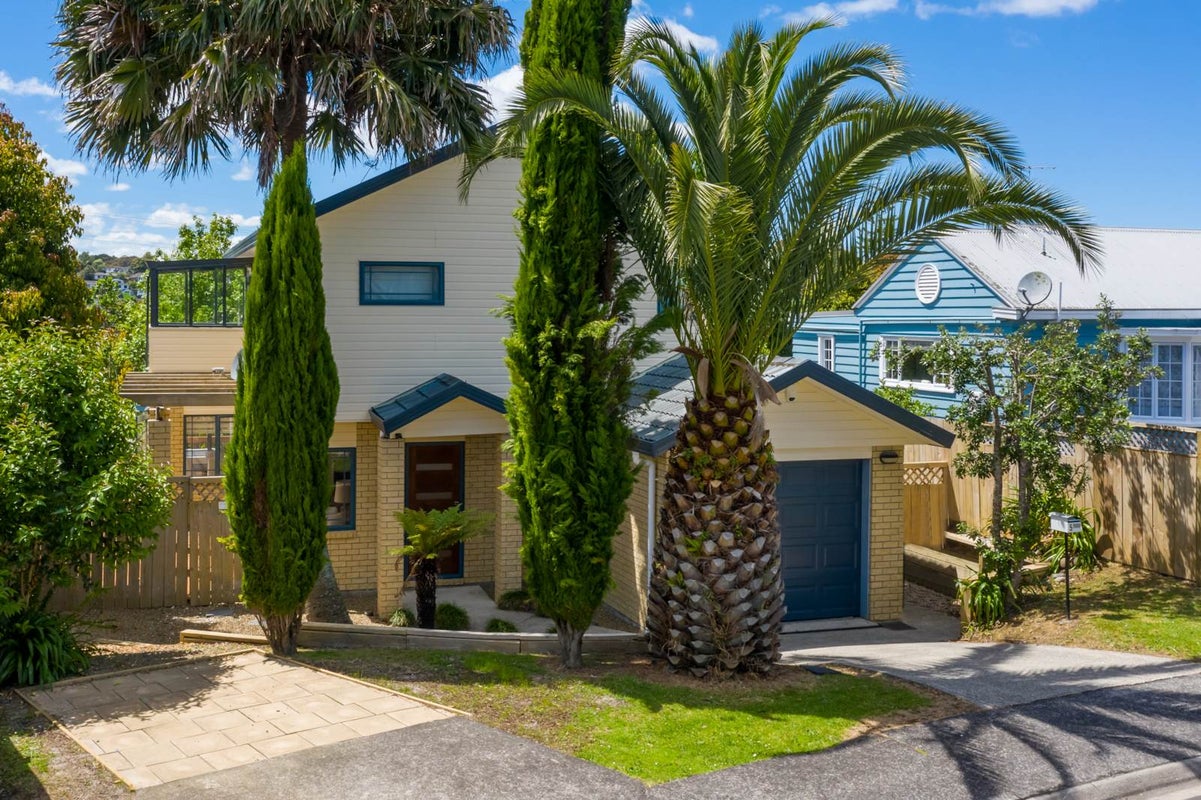 5 Zefiro Drive, Massey, Auckland - Carousel 1