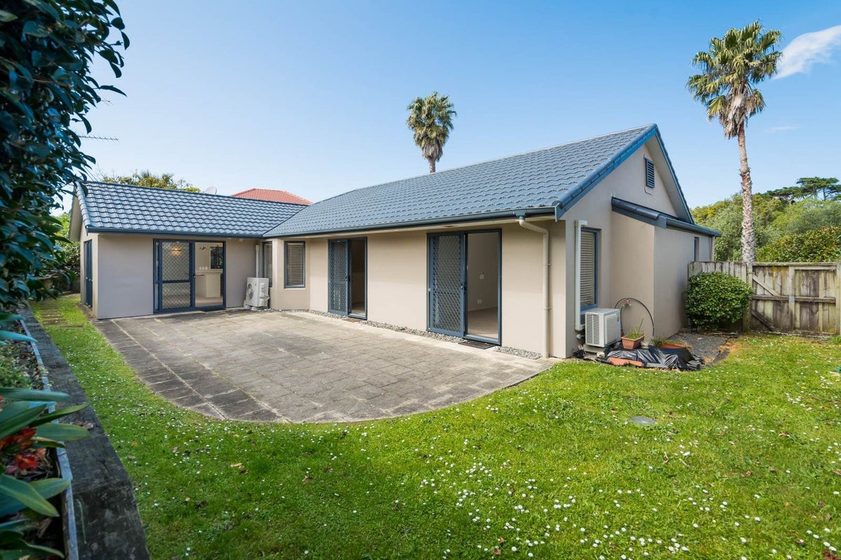 12 Bluestone Rise, Rosedale, Auckland - Carousel 2