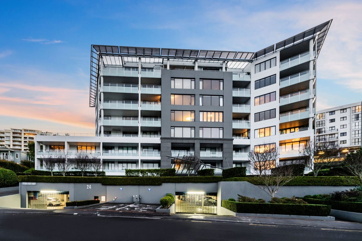 2G/24 James Cook Crescent, Remuera, Auckland - Carousel 1