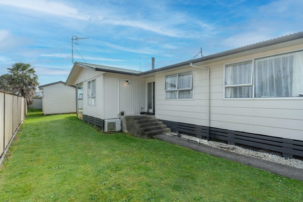 18A Breckons Avenue, Nawton, Hamilton - Carousel 1