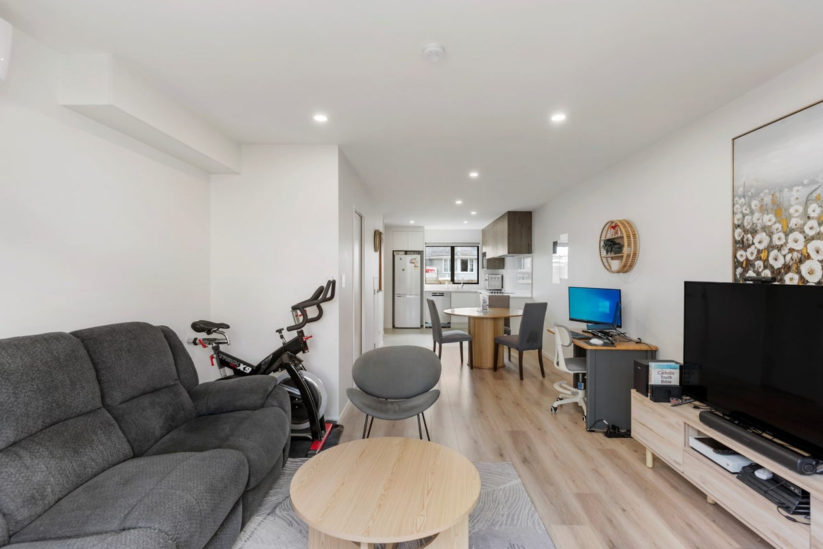 12C Bowen Street, Manurewa East, Auckland - Carousel 1