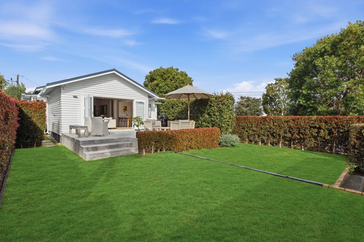 51 Smale Street, Point Chevalier, Auckland - Carousel 2