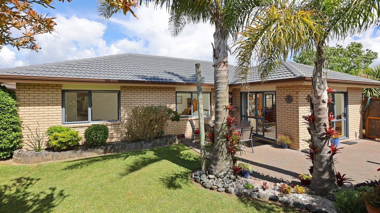 11 Waterstone Way, Henderson, Auckland - Carousel 2