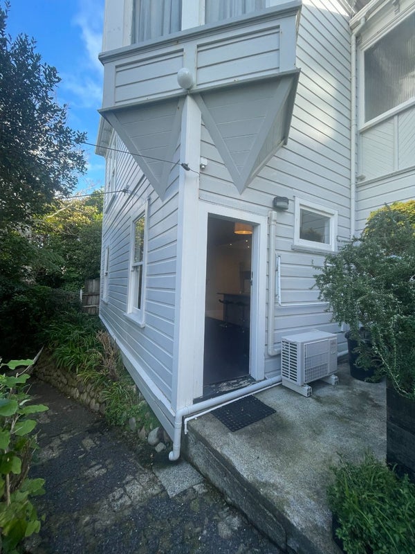 152 Kelburn Parade, Kelburn, Wellington - Carousel 2