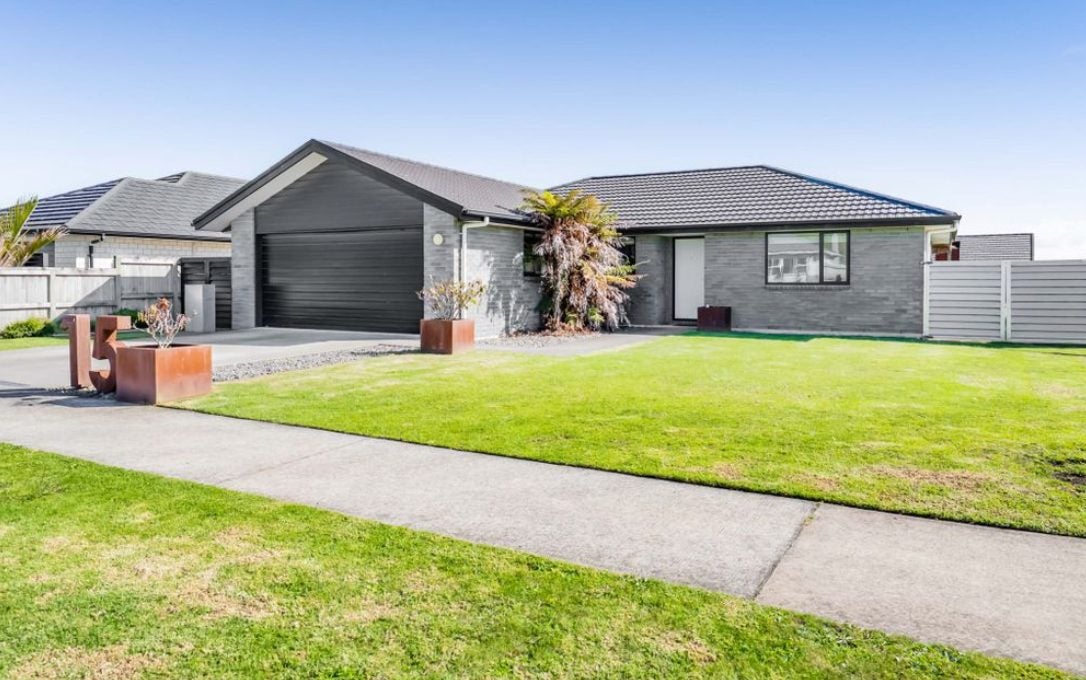 15 Customhouse Street, Bell Block, New Plymouth - Carousel 24