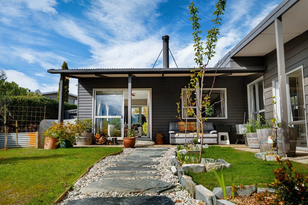 44 Hunter Crescent, Wanaka - Carousel 1