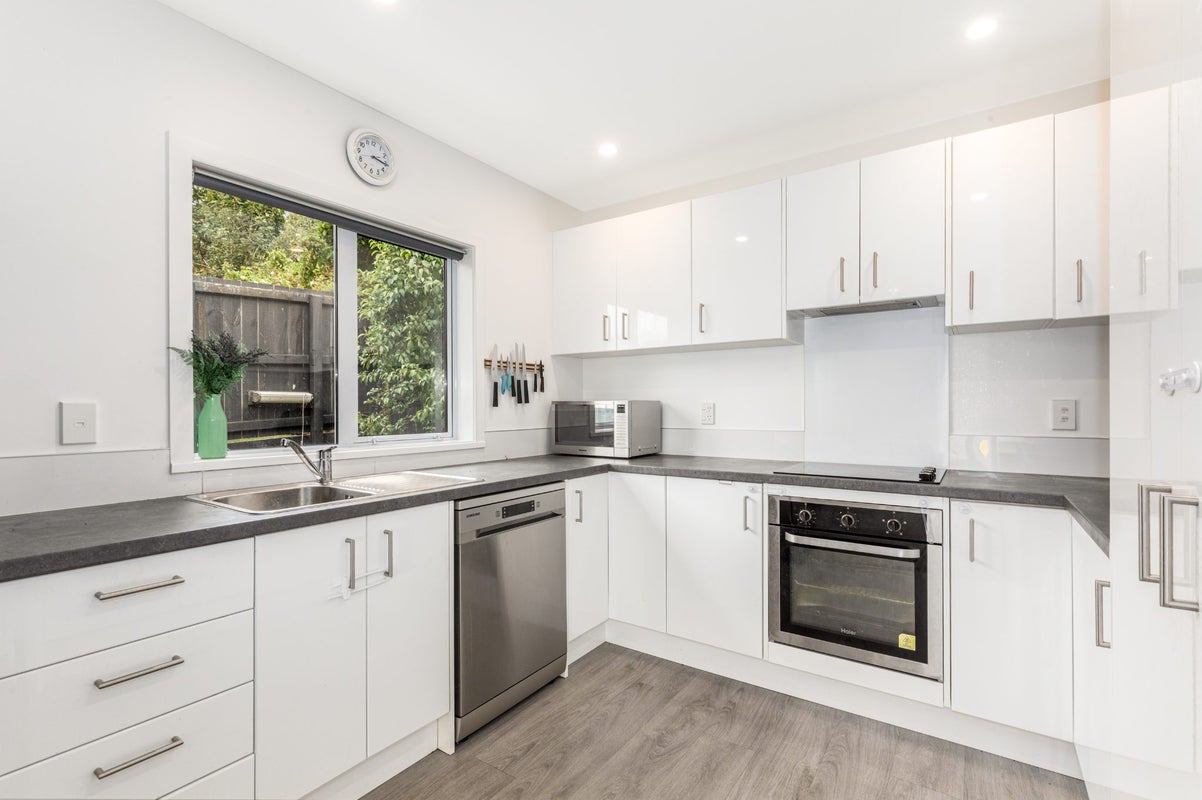 59B Larsen Crescent, Tawa, Wellington - Carousel 2