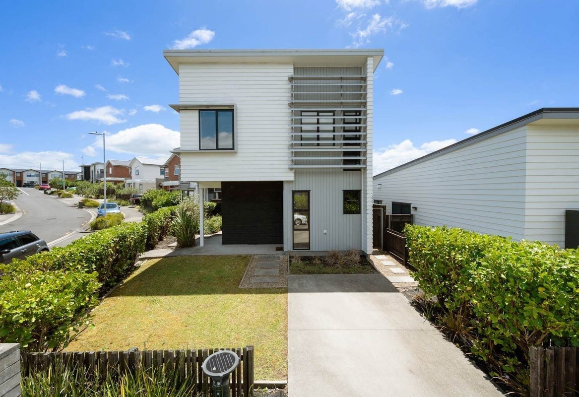 13 Te Aho Matua Road, Hobsonville, Auckland - Carousel 2