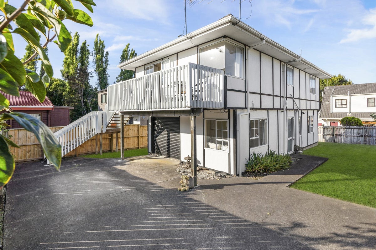 2/3 Ronald Macken Place, Windsor Park, Auckland - Carousel 2