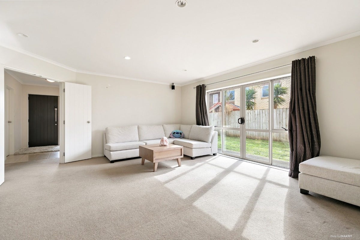 12 Mulu Place, Fairview Heights, Auckland - Carousel 2