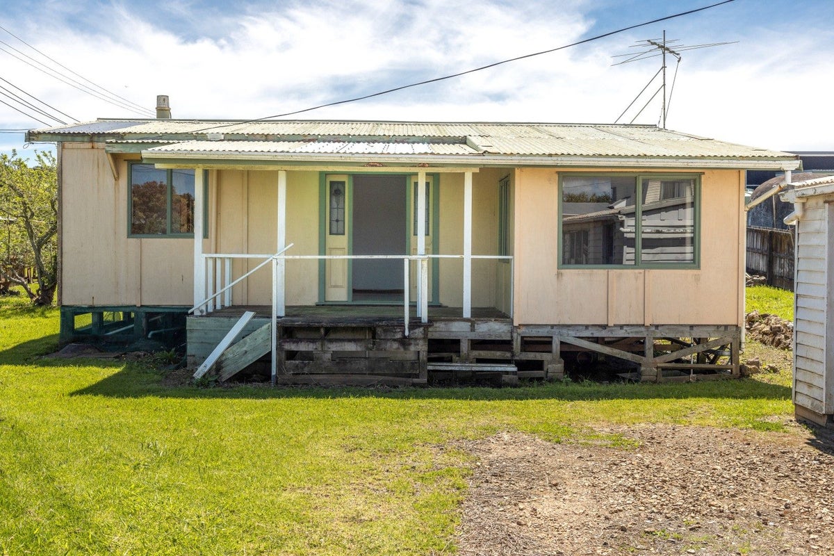 28 Tui Street, Oneroa, Waiheke Island - Carousel 2
