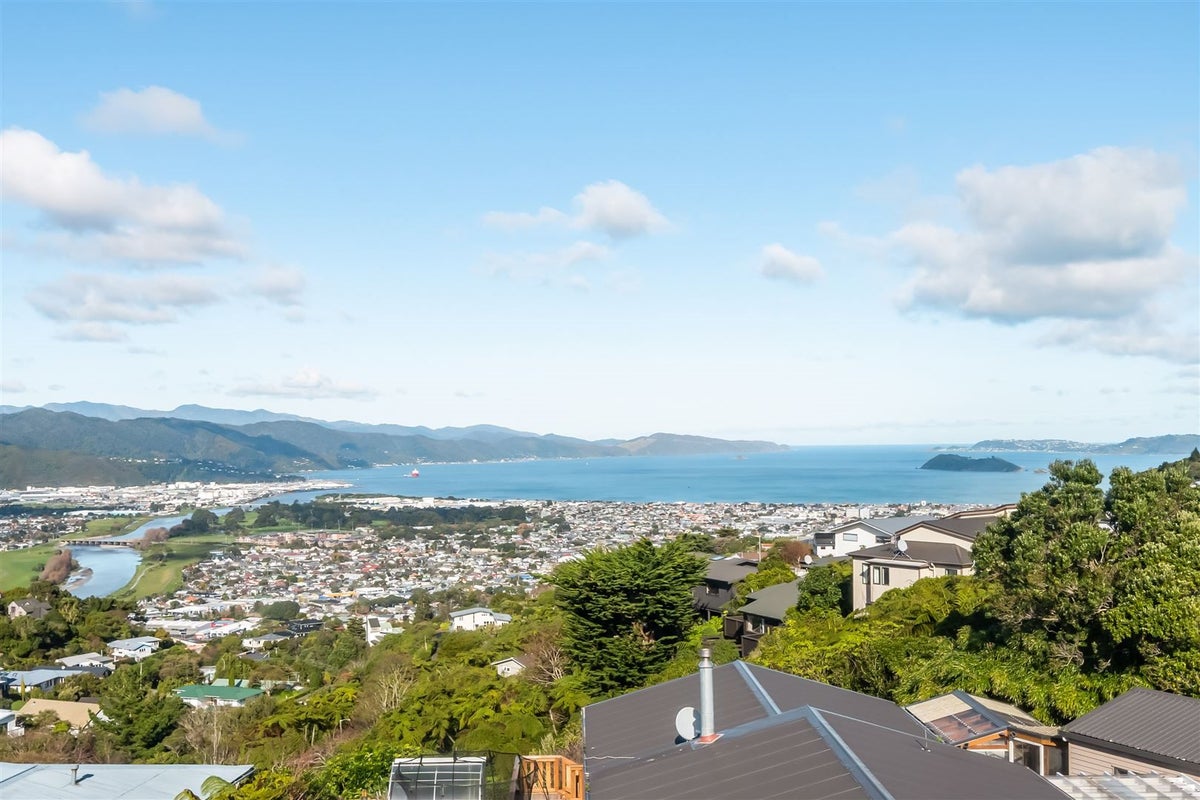 1/7 Eastview Grove, Normandale, Lower Hutt - Carousel 20