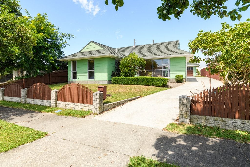 46 Hillcrest Drive, Kelvin Grove, Palmerston North - Carousel 1