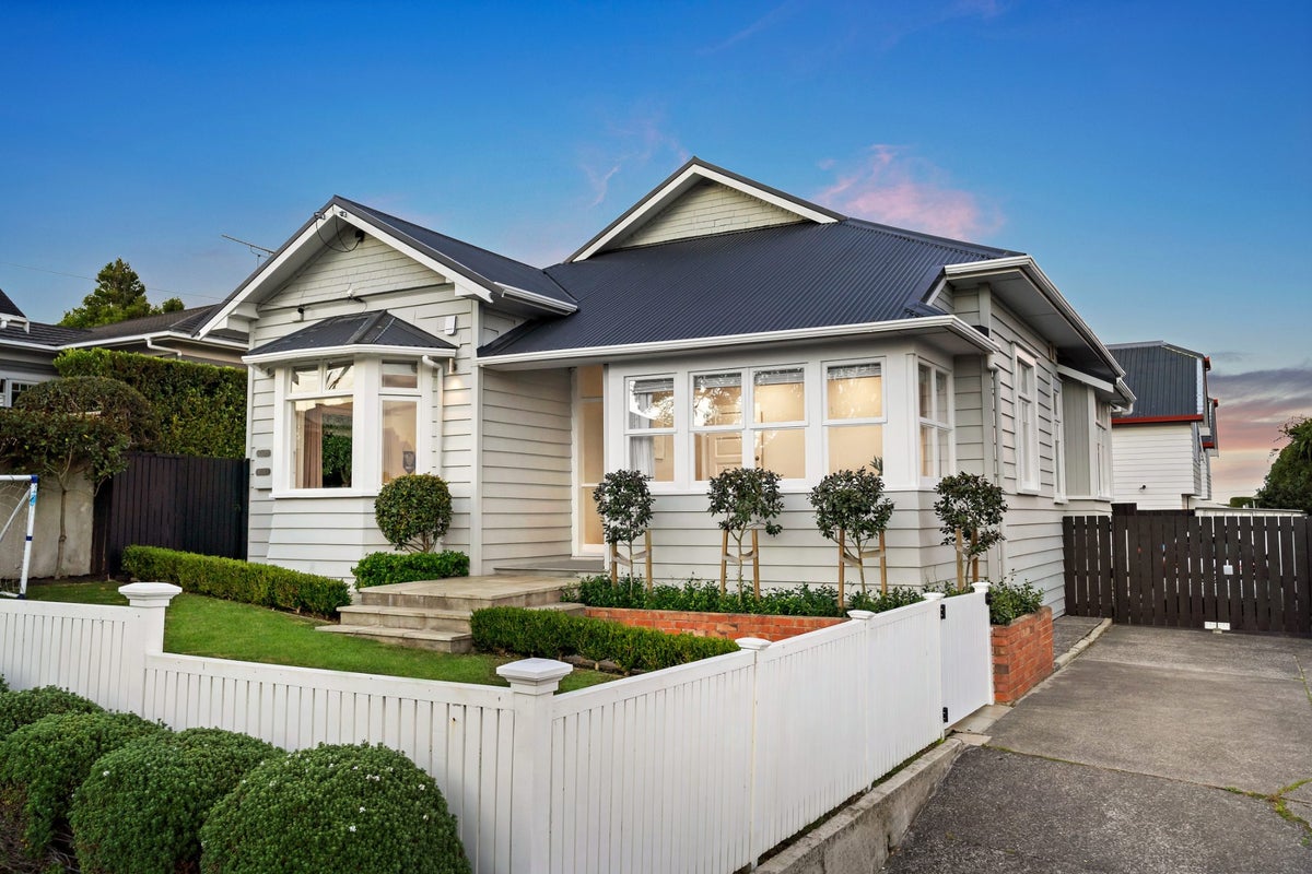 13 Ellerslie Park Road, Ellerslie, Auckland - Carousel 1