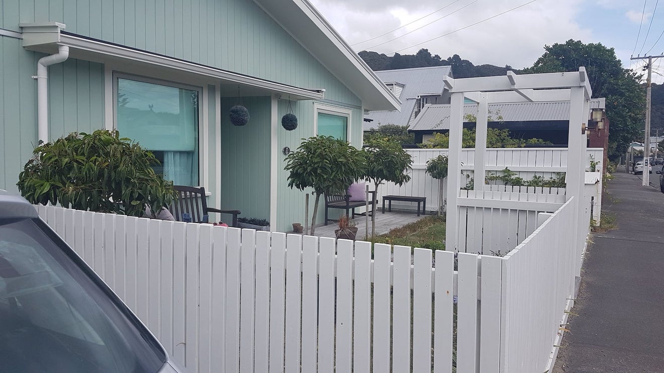 15 Pukatea Street, Eastbourne, Lower Hutt - Carousel 2